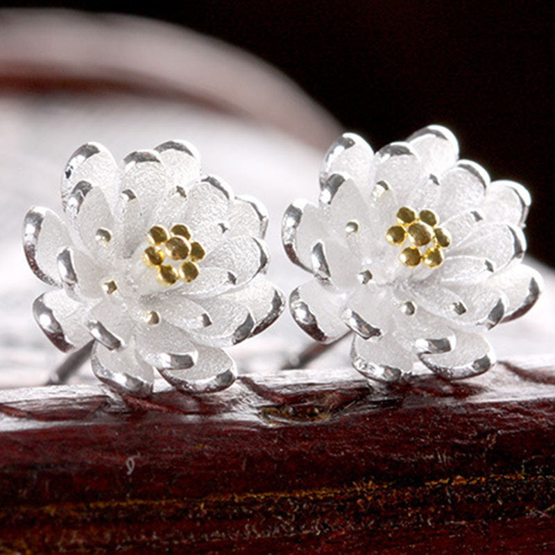 Women's Fashion Warm Lotus Fresh Sier Plated Earrings
