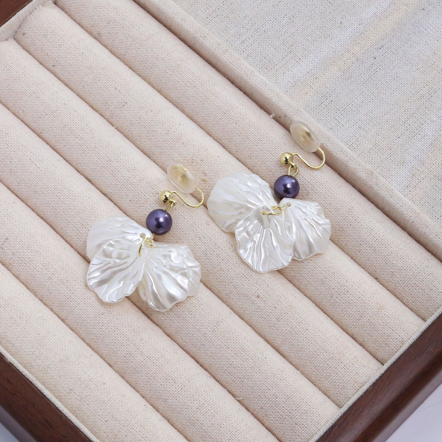 Women's Needle Super Mori Shell Eardrops Gentle Atmosphere Style Pearl Niche Earrings