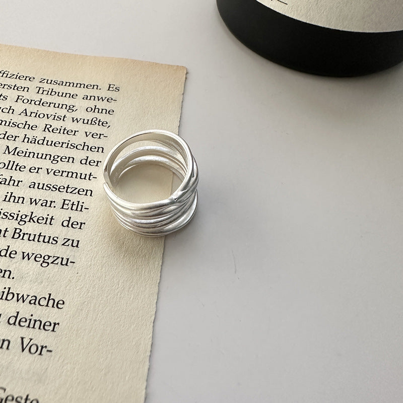 Silberne Schnur zum Flechten von einfachen, künstlerischen Ringen