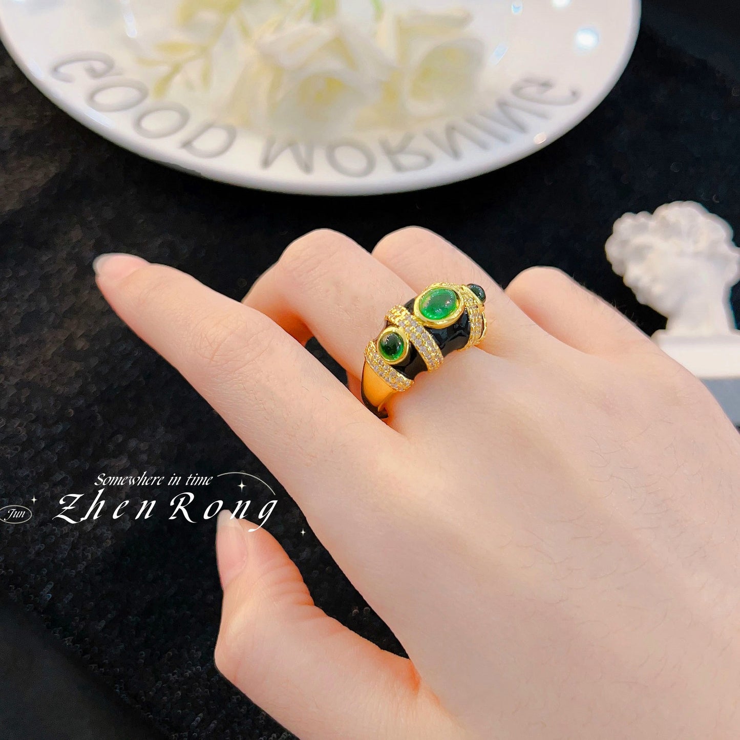 Women's High-grade Agate Olivine Temperament Style Emerald Rings