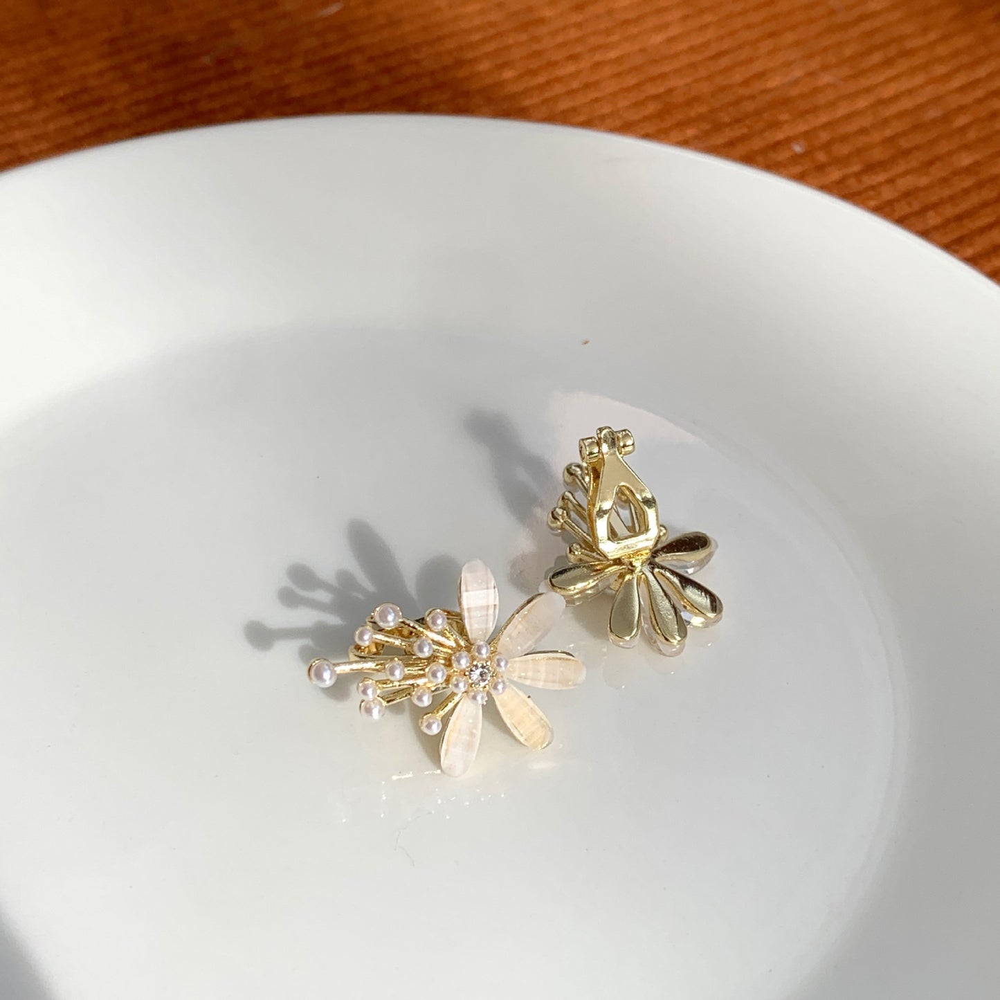 Nadel schlichte, elegante, einzigartige Design-Ohrringe von hoher Qualität