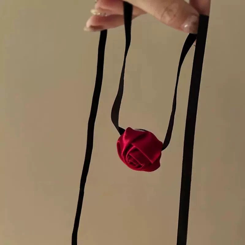 Rose Veet Retro Female Niche Strap Necklaces