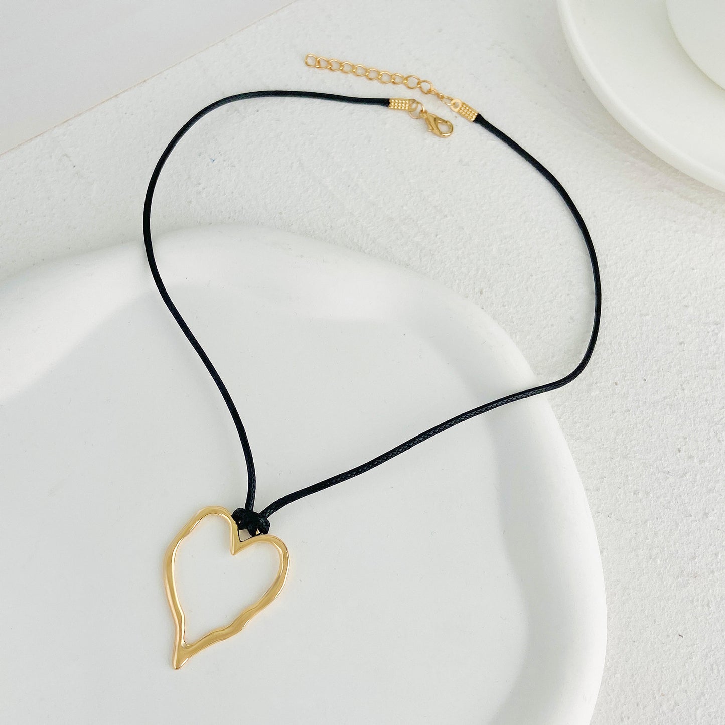 Women's Heart-shaped Hollow Pendant For Simple Geometric Ellipse Necklaces