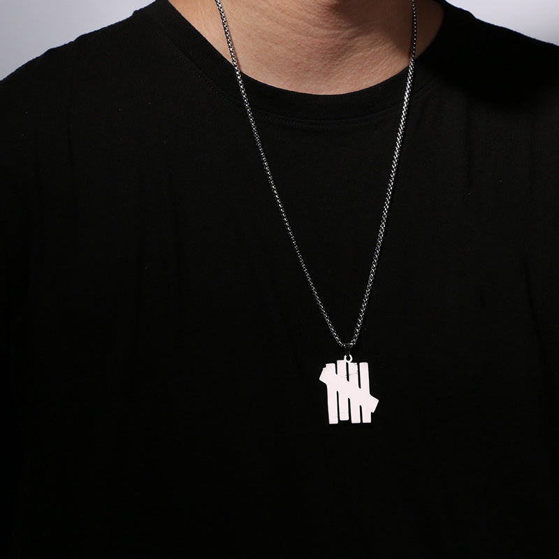 Colliers en acier titane avec pendentif Hip Hop invaincu pour hommes
