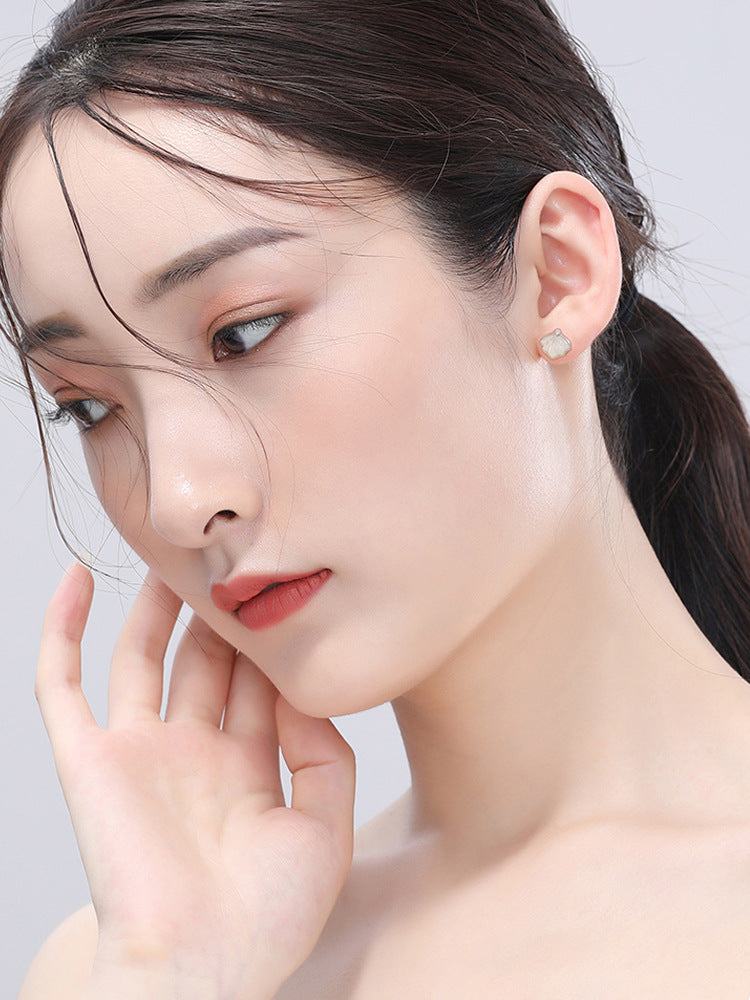 Broadcast One Quilt Female White Shell Earrings