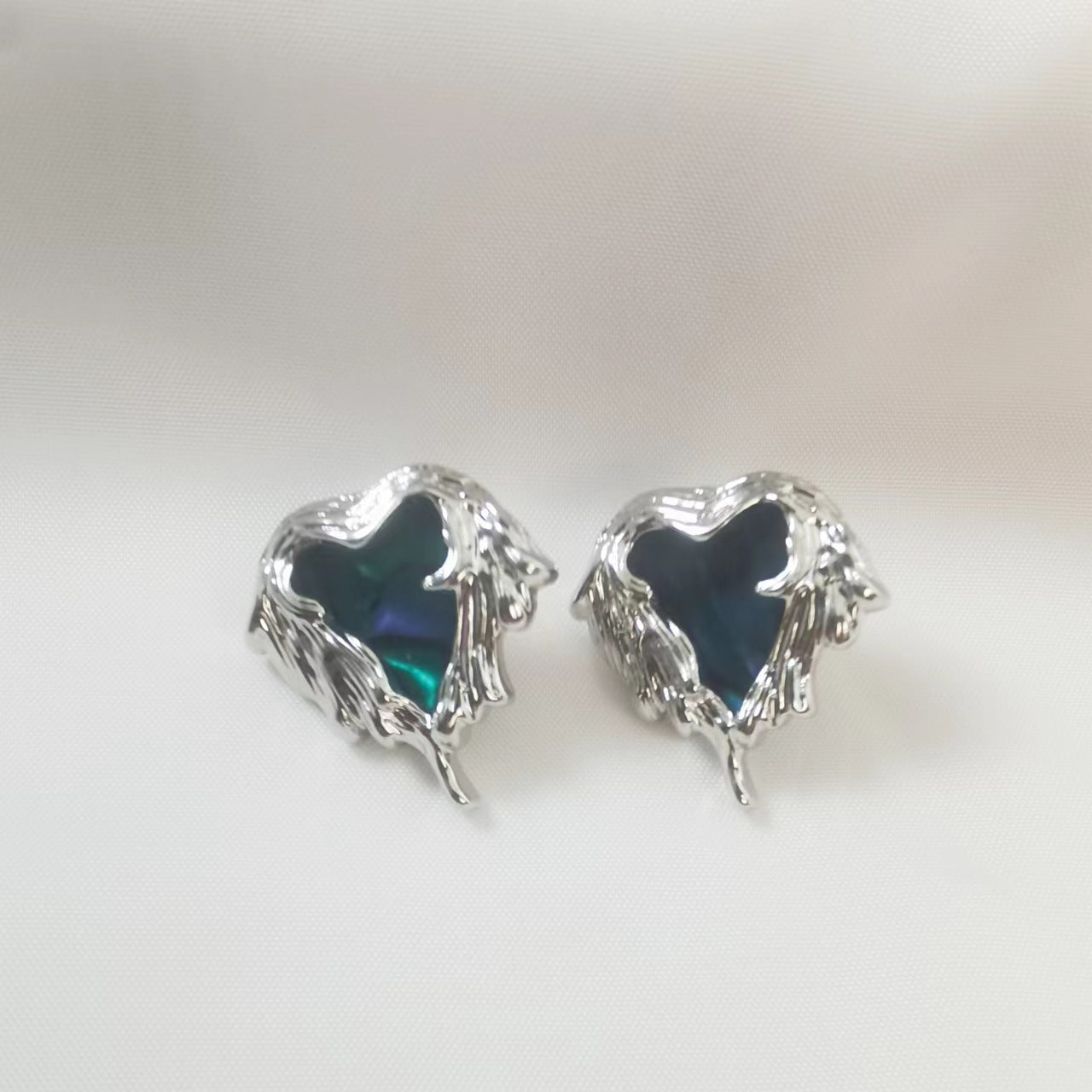 Colliers en métal de lave, cœur irrégulier, creux, simples, coquillages bleu foncé