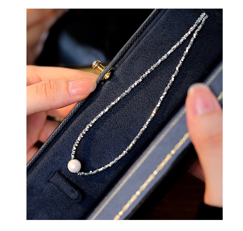 Colliers d'entrée de tempérament rétro élégant avec perles géométriques françaises