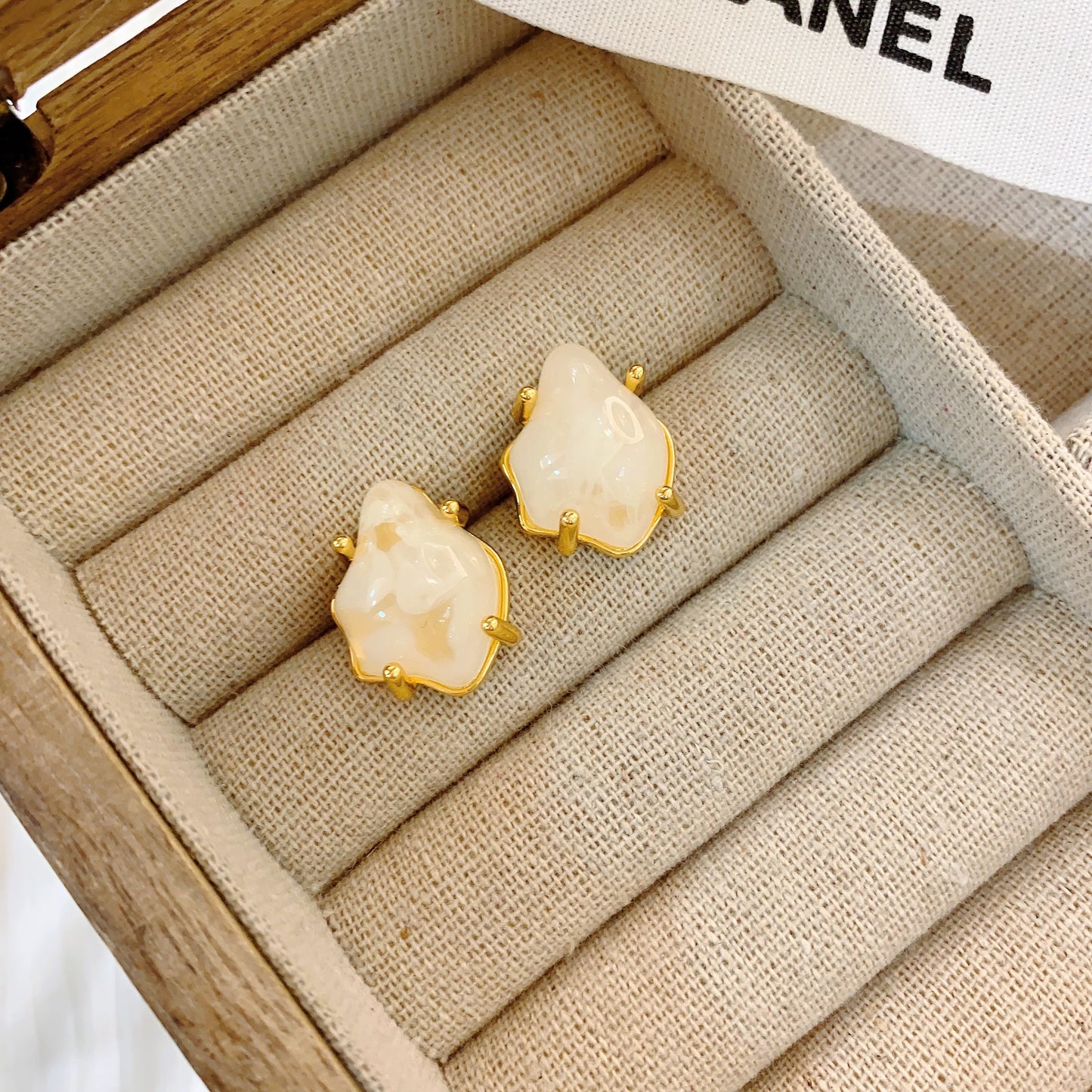 Women's Amber French Style Temperament High Sense Earrings