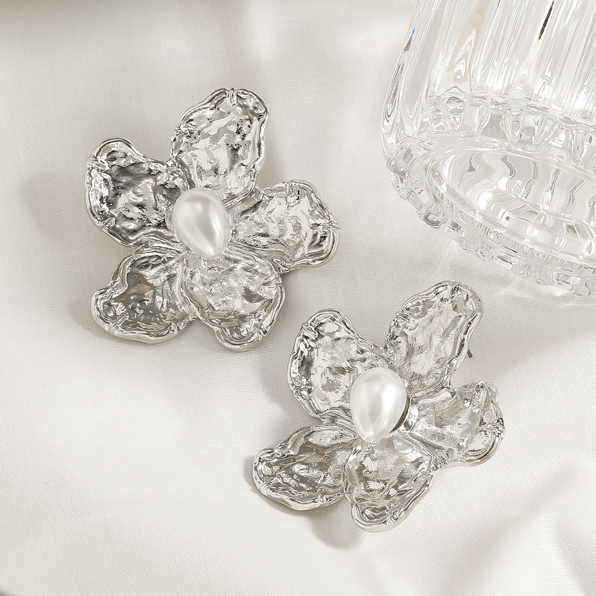 Metal Alloy Flower Female Exaggerated Inlaid Earrings