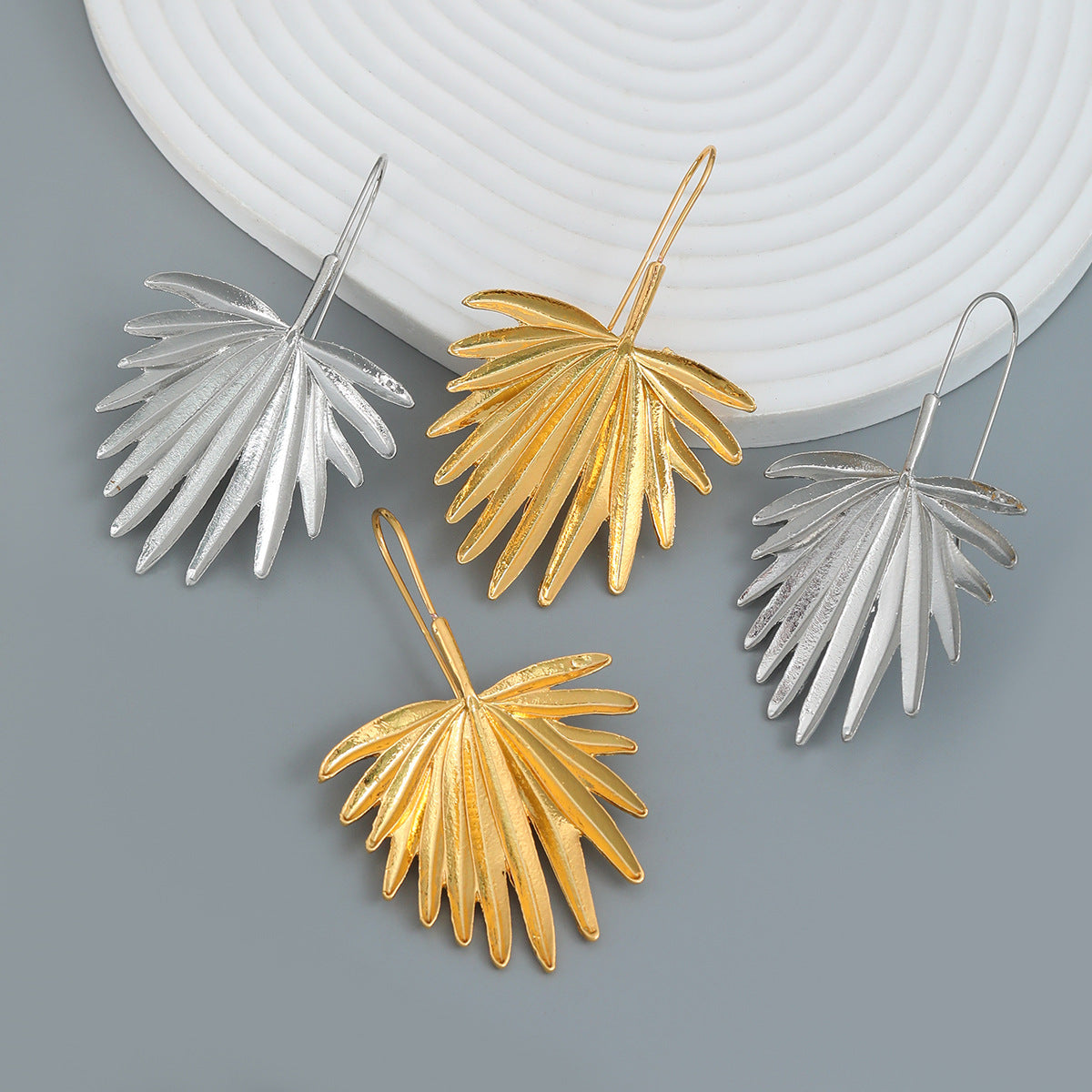 Alloy Flower Female Trend Metal Feeling Earrings