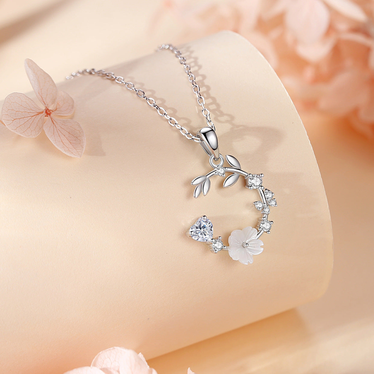 Colliers doux de danse de papillon volant pour femmes, fleurs fraîches