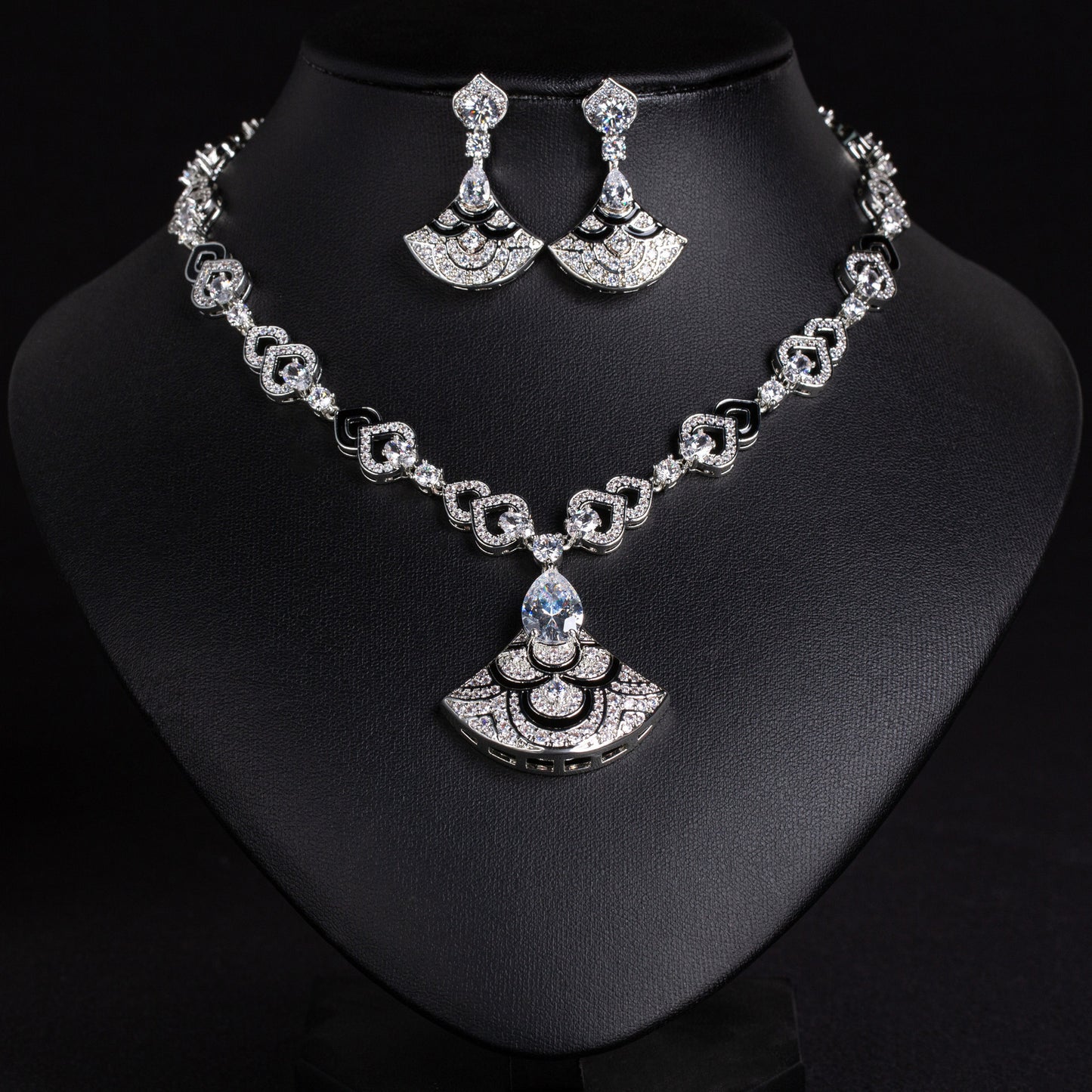 Women's Luxury Exaggerated Fan-shaped Graceful Elegant Micro Inlaid Zircon High-grade Necklaces