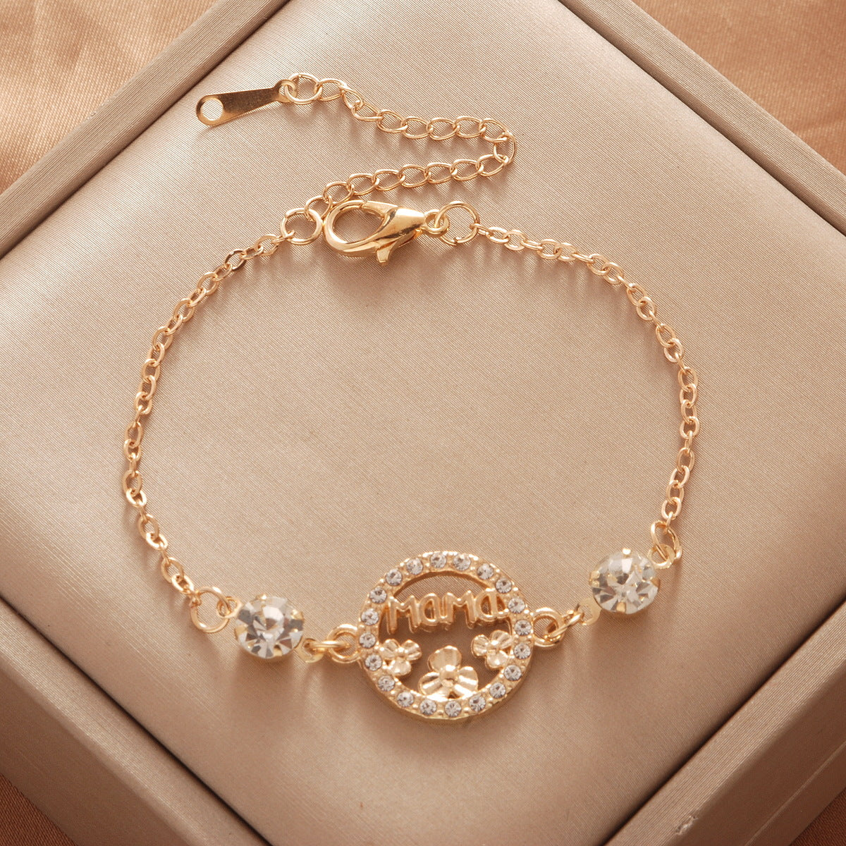 Voller diamantener Damenarmbänder mit vierblättrigem Kleeblatt