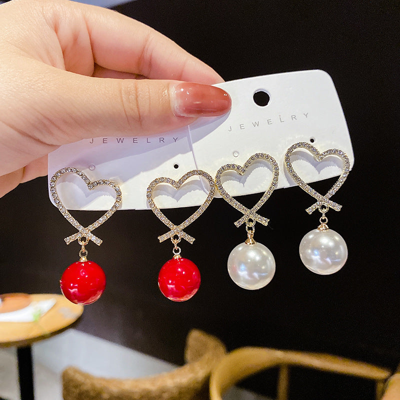 Women's Temperament Large Pearl Female With Hearts Earrings