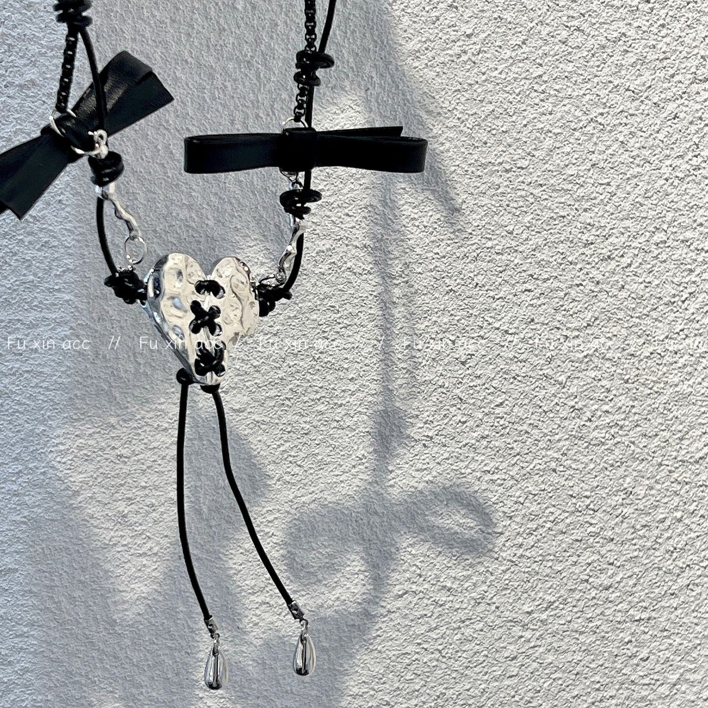Colliers de chaîne de clavicule de sous-culture féminine de sangle tissée d'amour de nœud papillon