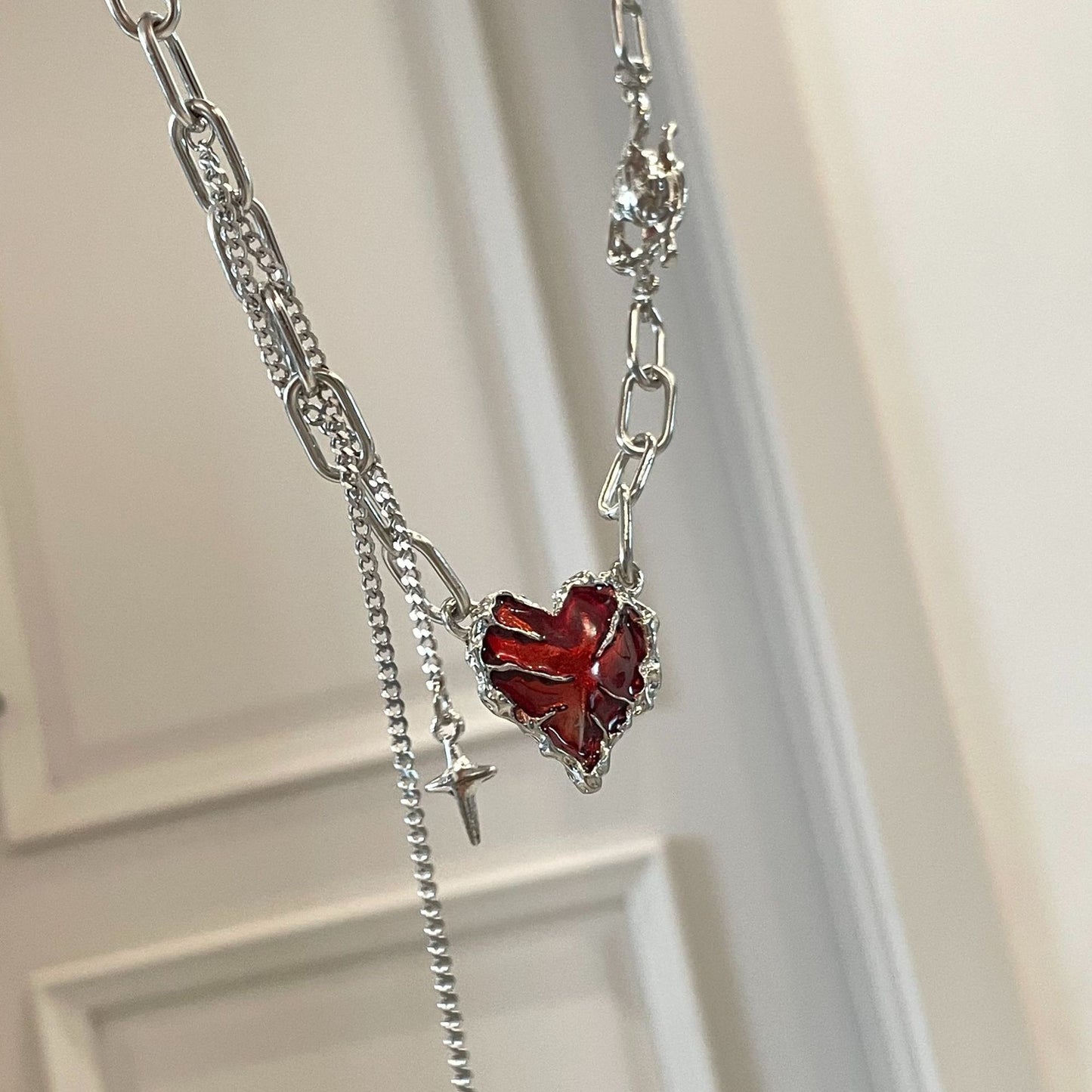 Anneaux de conception de patte d'amour à glaçage rouge chaud