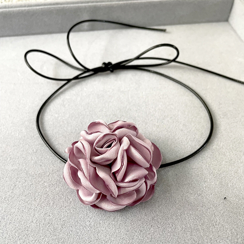 Colliers artistiques courts avec fleur de camélia, rose d'été