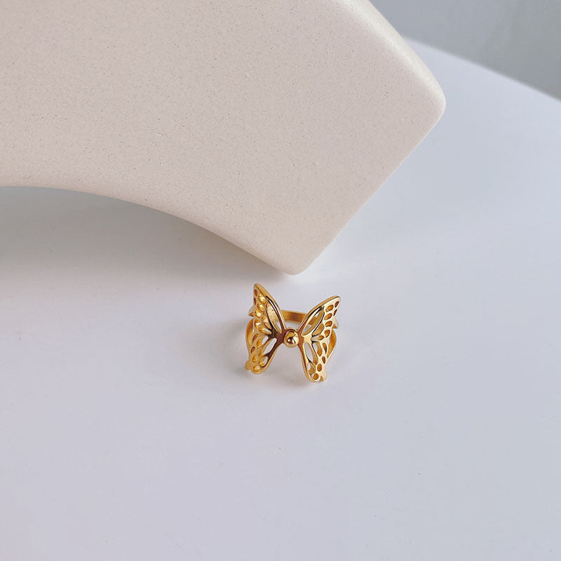 Koreanischer Stil, einfacher Titanstahl, weiblicher Schmetterling, goldene Nischenringe