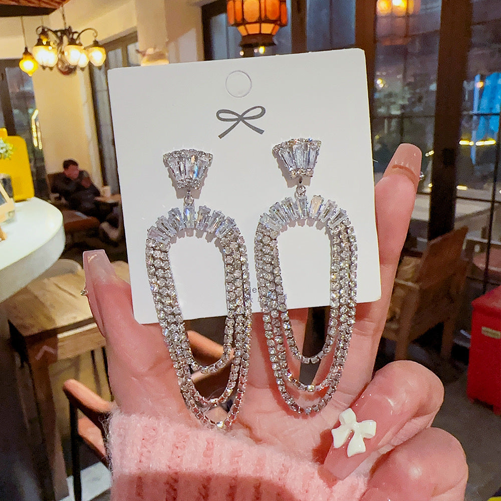 Nadel-Nischen-Design, glitzernde Ohrringe mit Strasssteinen