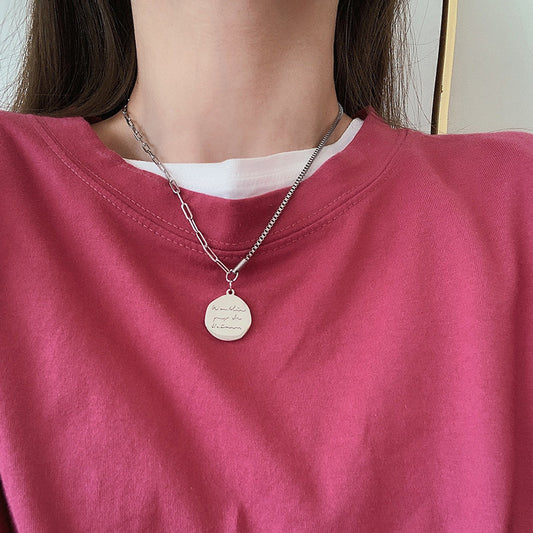 Colliers à chaîne personnalisés simples Hip Hop en acier inoxydable avec lettres rondes pour femmes