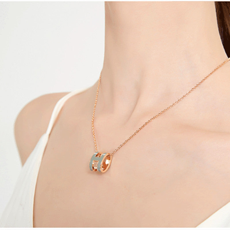 Version clavicule chaîne émail lettre femme ovale colliers en or Rose