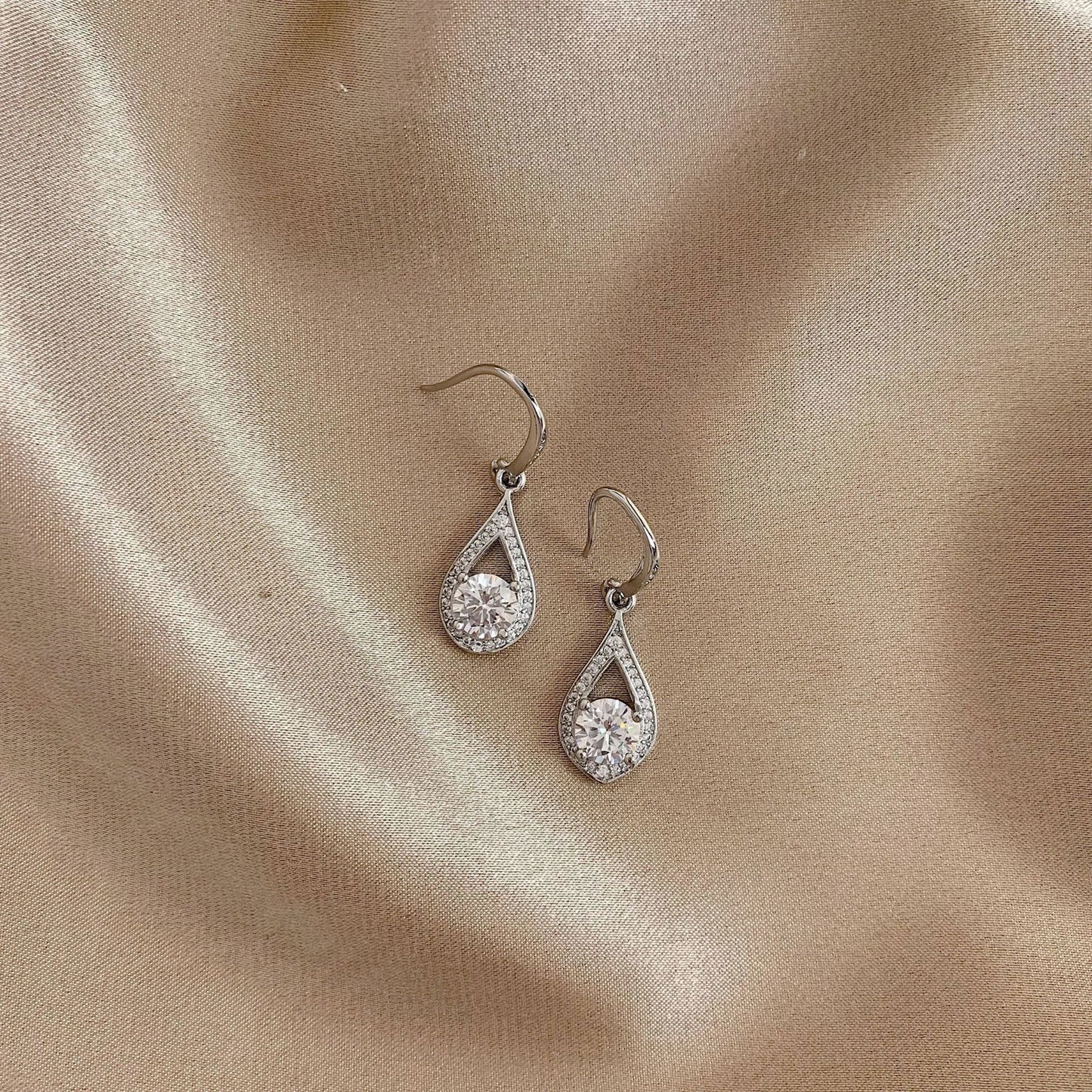Women's Gold Plated Ear Clip Trendy Drop-shaped Temperament Earrings