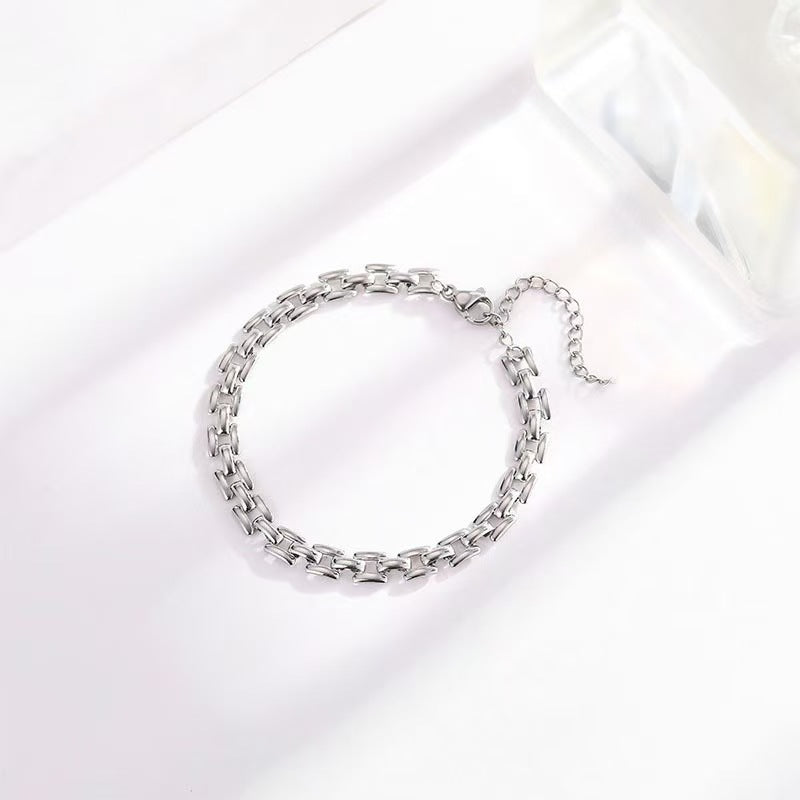 Fashion Geometry Pattern Hollow Female Temperamental Popular Trendy Metal Square Necklace