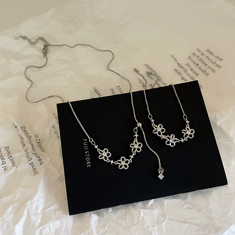 Women's Metal Flower Design Sense Niche Personality Necklaces