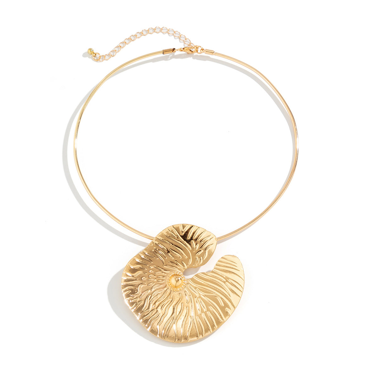 Colliers Vintage en forme de feuille de Lotus pour femmes, ornement en métal