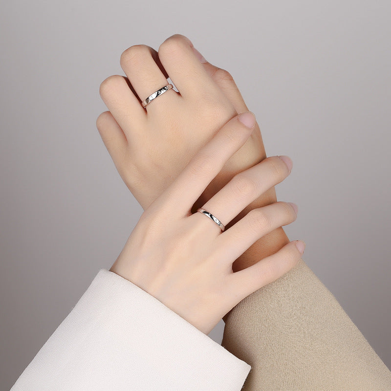 Vous couplez des bagues en argent sterling pour femmes et hommes