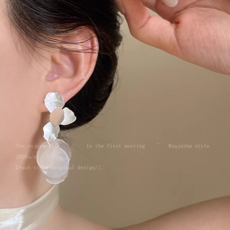 Women's Waves Listening Flowers White Shell Flower Unique Beautiful Spring Rings