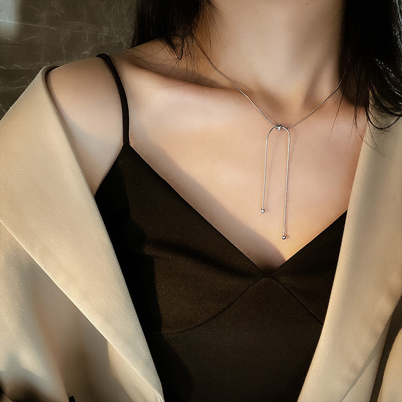 Tirez la chaîne de clavicule féminine, colliers simples et légers