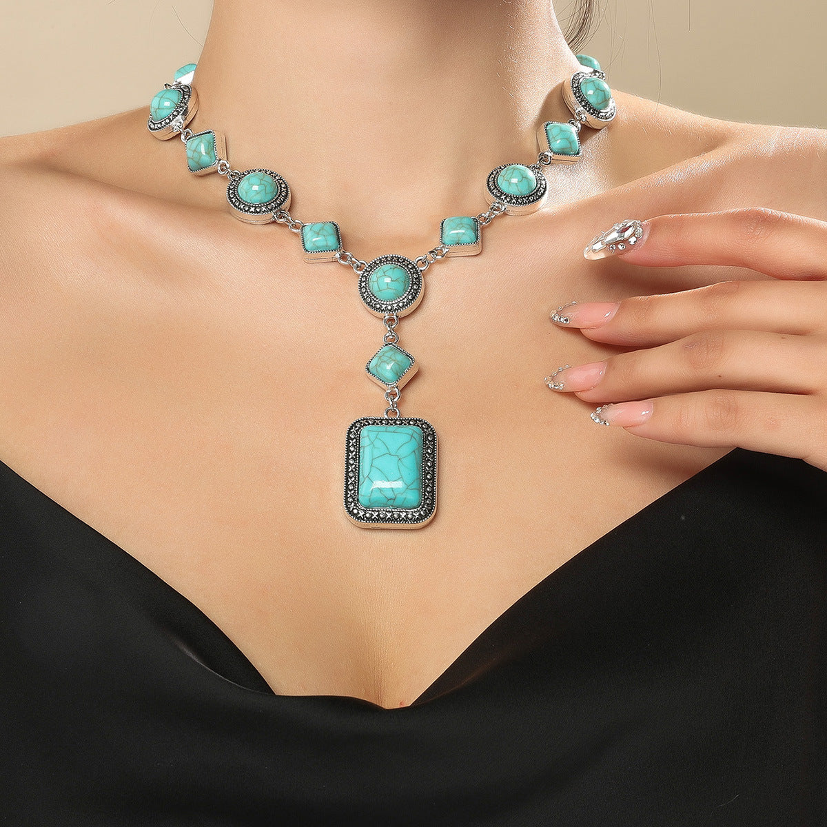Colliers minoritaires tibétains turquoise vintage de Lhasa au Népal