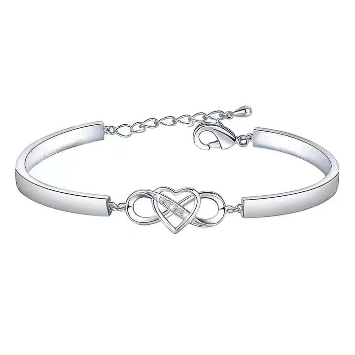 Modische herzförmige Buchstaben-Armbänder für weibliche Freunde und Schwestern