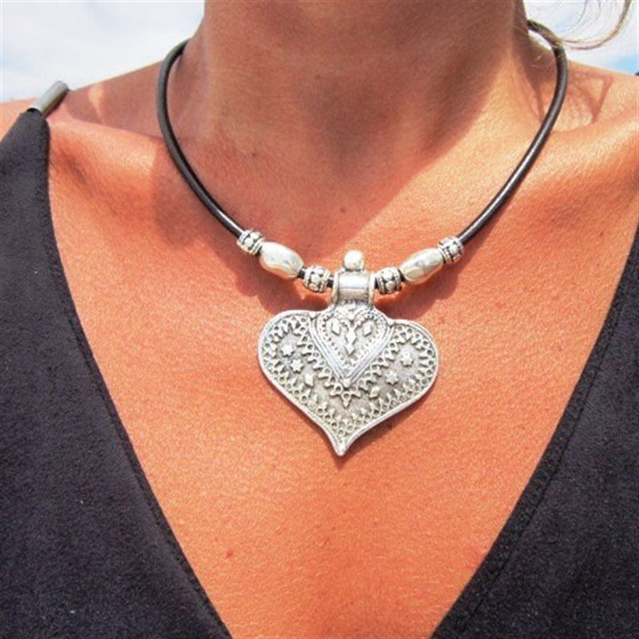 Colliers féminins à pendentif exagéré de coeur d'amour de modèle rétro