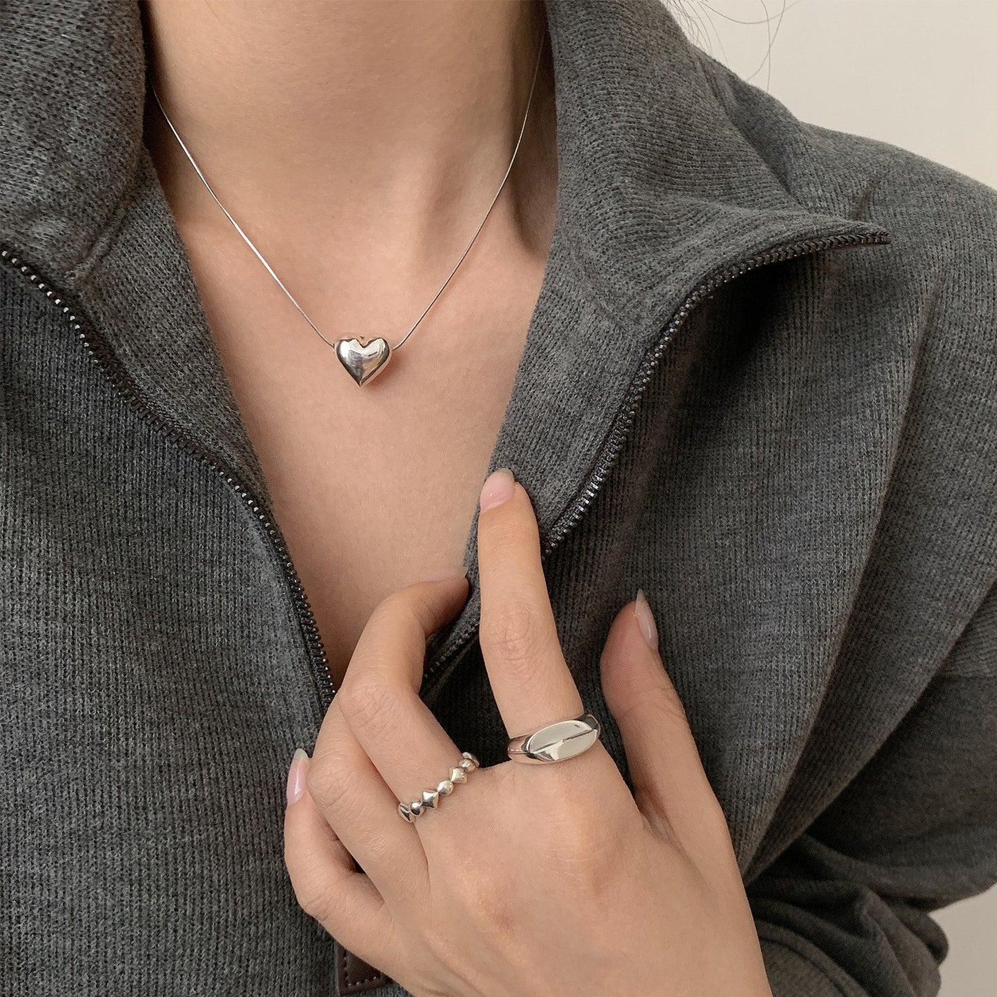 Colliers de conception de luxe légers de niche d'été en forme de cœur pour femmes