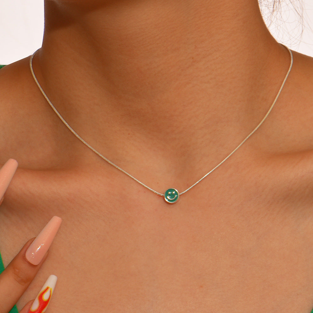 Colliers personnalisés multicolores à la mode avec visage souriant dégoulinant