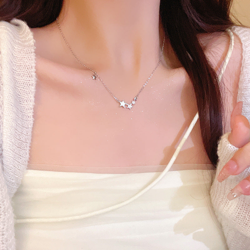 Colliers de clavicule de conception minoritaire de luxe léger pour femmes