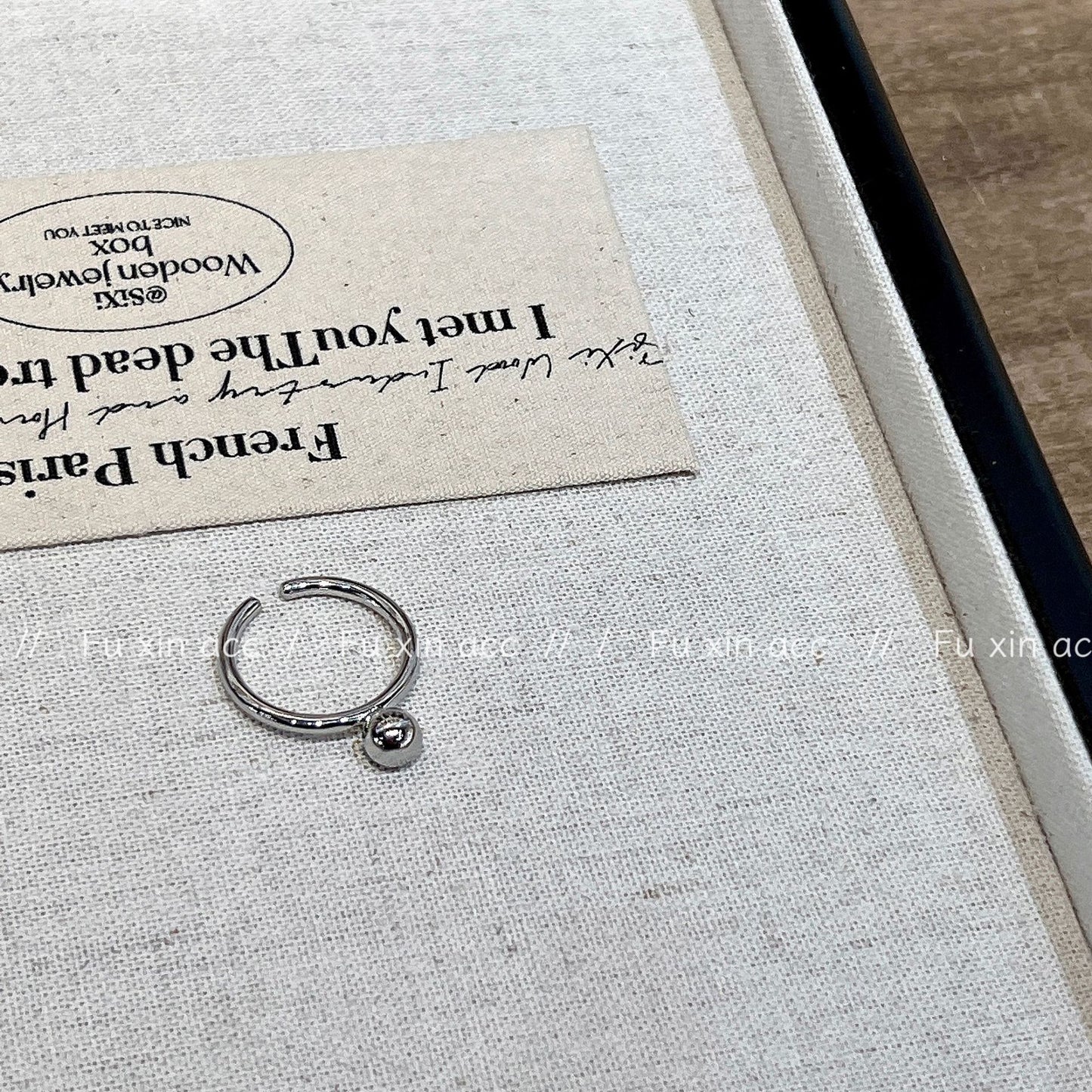 Modische schwarze Naturstein-Kugel-Nischenringe