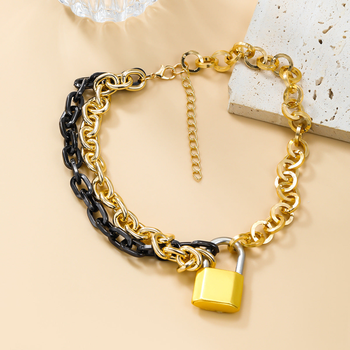 Colliers à pendentif punk tendance féminine exagérée en alliage