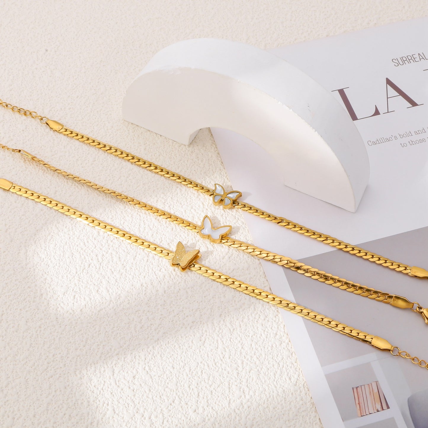 Schmetterlings-weiße Muschel-weibliche Nischen-einfache Armbänder ohne Verblassen der Farbe