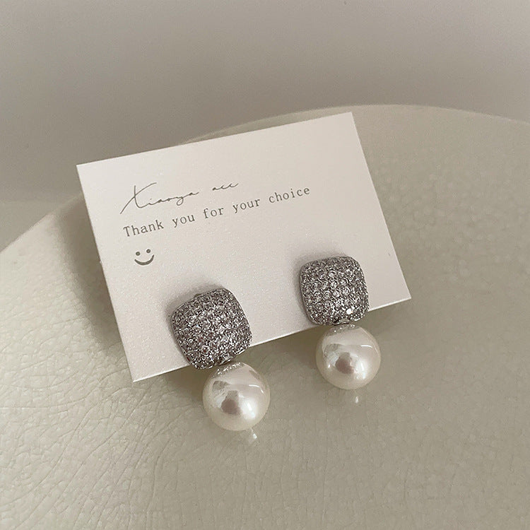 Women's Sense Niche Retro Personality And Minimalism Graceful Earrings