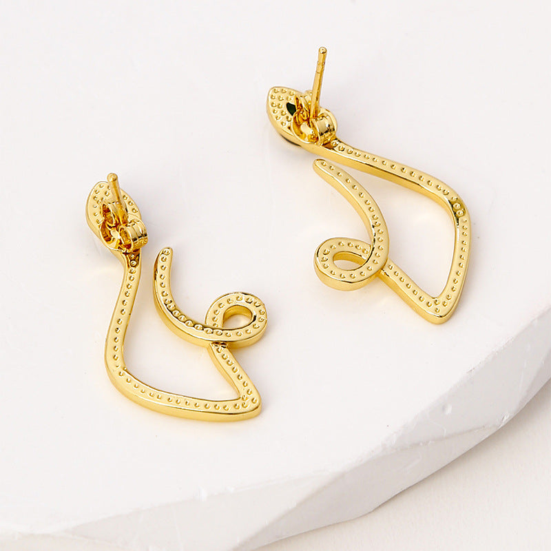 Women's Style Retro Fashion And Personalized Design Elegant Light Luxury Earrings