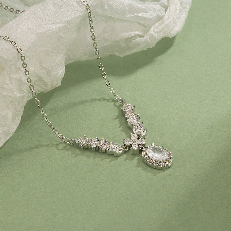 Female Flash Goose Egg Zircon Clavicle Chain Light Necklaces