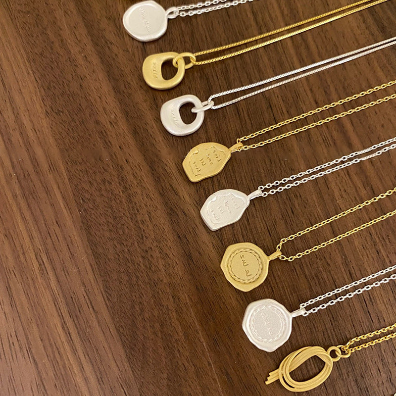 Pendentif irrégulier en métal mat, Niche féminine, personnalité rétro, tous les colliers