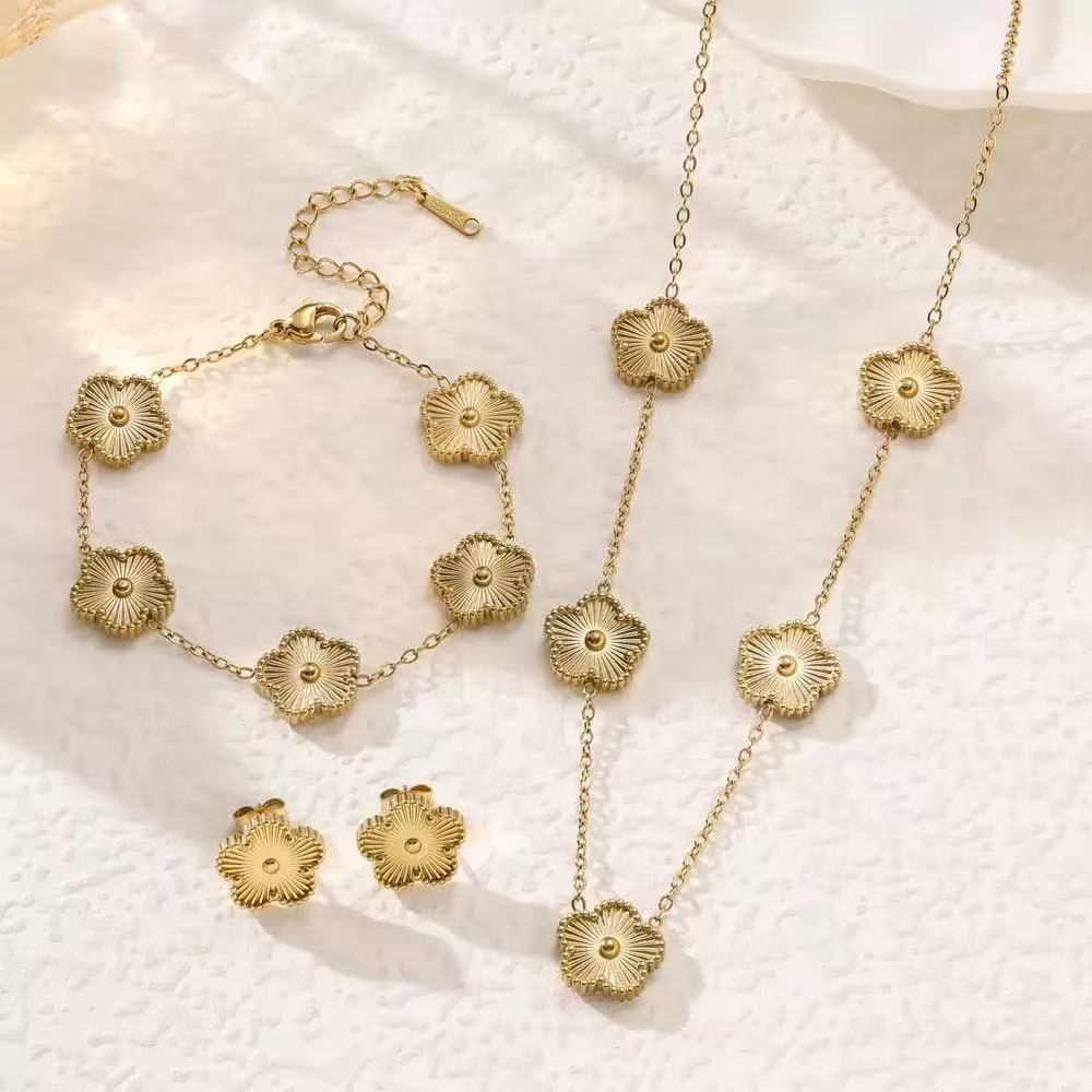 Titanium Steel Clover Flower Suit Light Luxury Jewelry Set