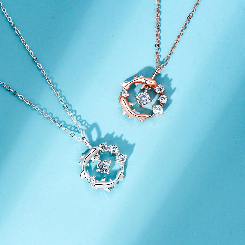 Style femme Pure Sier High Sense avec colliers