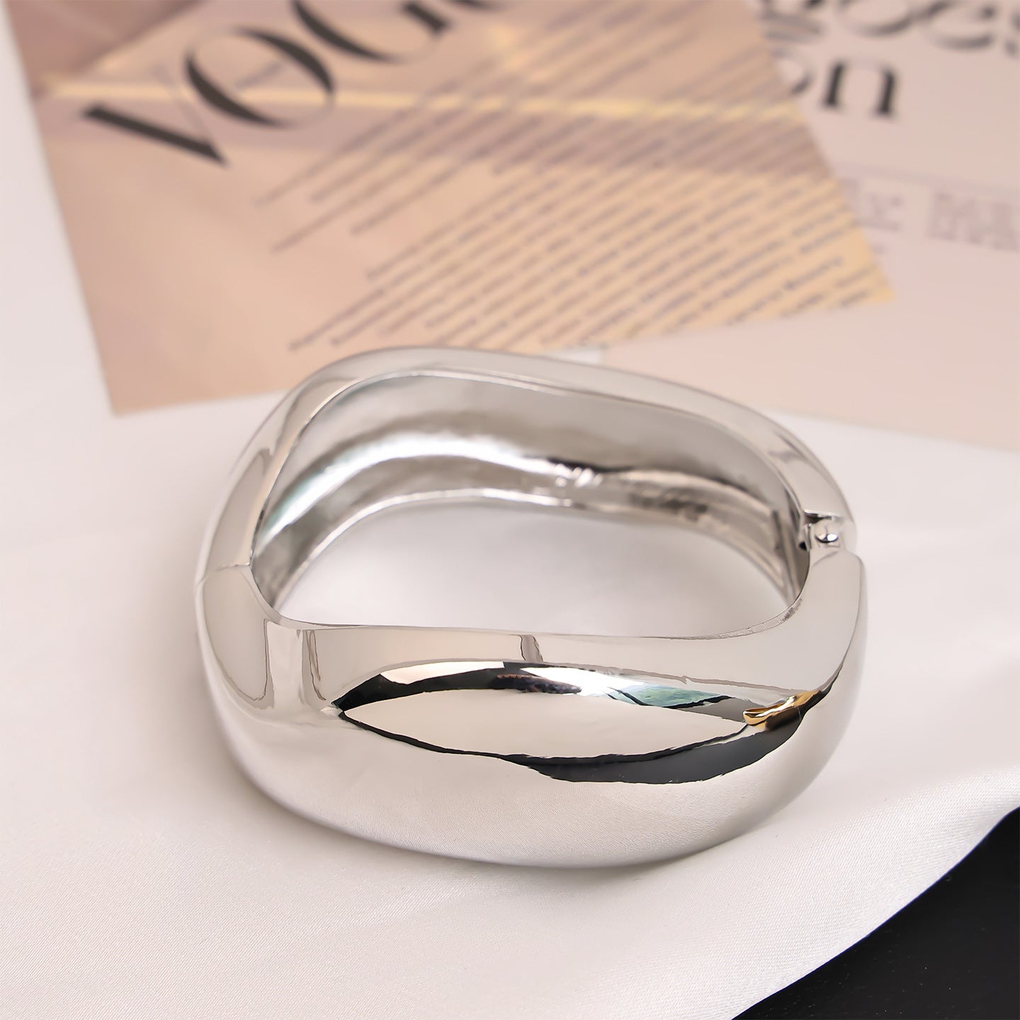 Women's Irregular Oval Stitching Light Luxury High-grade Fashion Bracelet