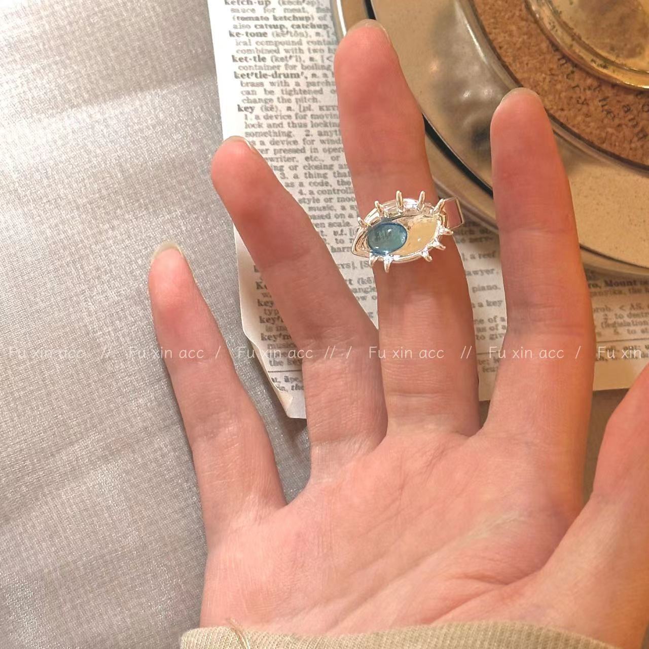 Personalisierte Zeigefinger-Lichtringe der weiblichen Subkultur