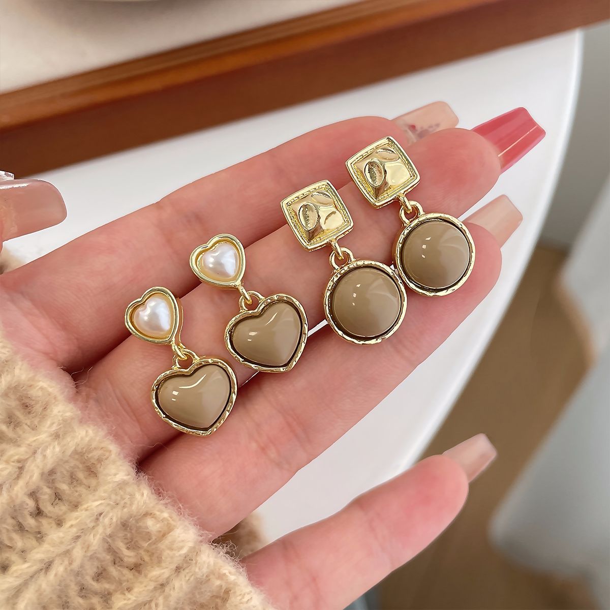 Women's Elegant Heart Pendant High-grade Exquisite Retro Earrings